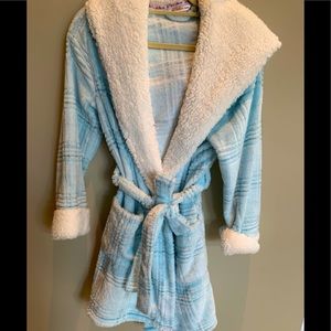 La Vie en Rose hooded robe